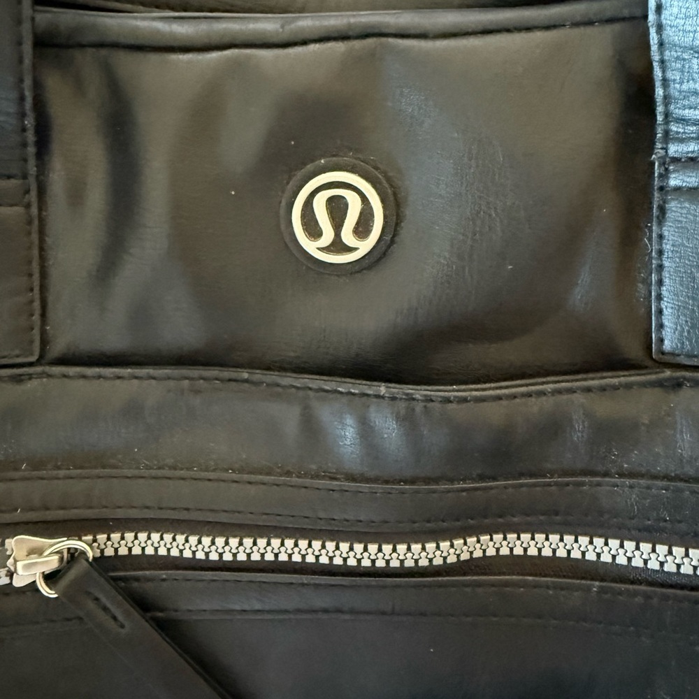 Lululemon black gym bag - Picture 2 of 14